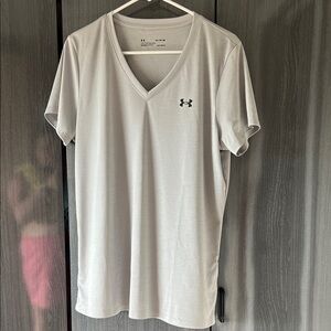 Under Armour Women’s Light Gray V-Neck Tee